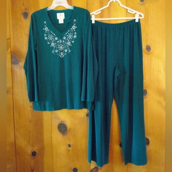 Quacker Factory VNeck Top/Pant Set with Rhinestone Detail - Picture 1 of 9